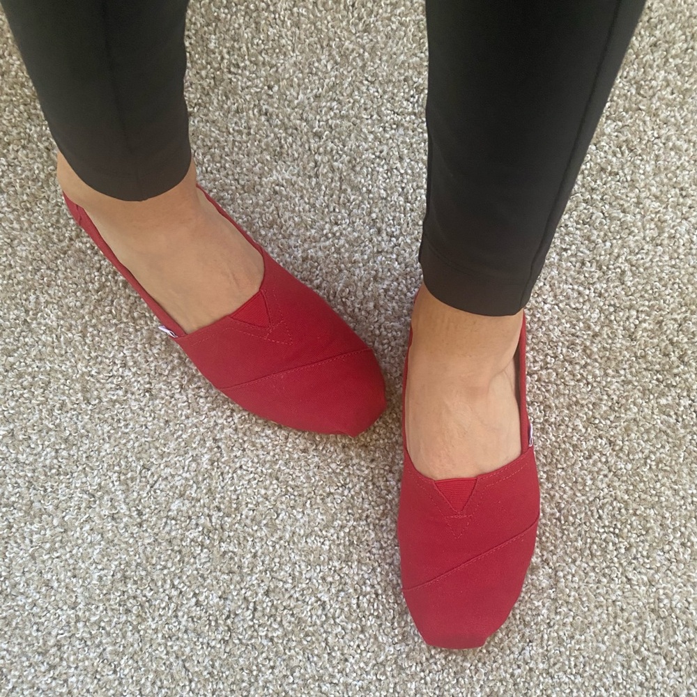 Tom’s women’s canvas flat 9.5